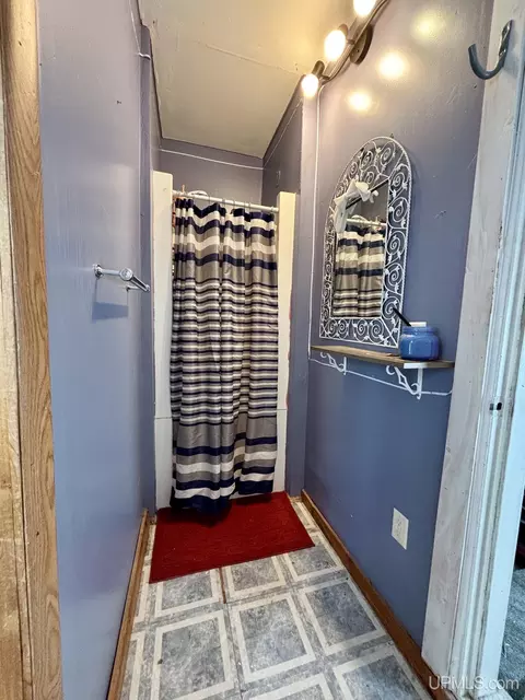Bath - 315 W Barnum, Ishpeming, MI 49849 photo 1 of 5