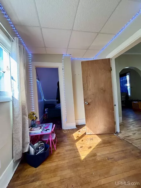 Entry Way - 315 W Barnum, Ishpeming, MI 49849 photo 1 of 3