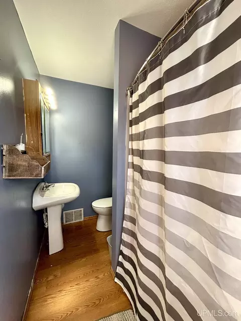 Bath - 315 W Barnum, Ishpeming, MI 49849 photo 2 of 5
