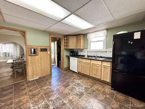 Kitchen - 315 W Barnum, Ishpeming, MI 49849 photo 2 of 3