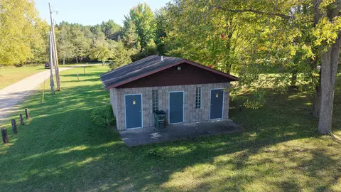 Bath - 5330 Scottish Hills Dr, Gladwin, MI 48624 photo 5 of 5