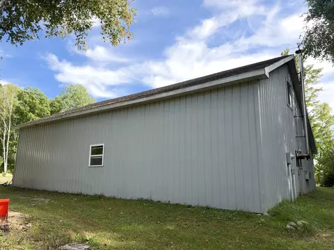 Exterior - 5330 Scottish Hills Dr, Gladwin, MI 48624 photo 9 of 12