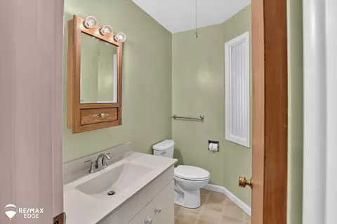 Bath - 1918 Windsor, Flint, MI 48507 photo 1 of 3