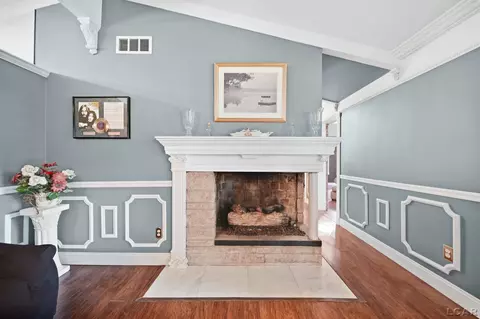 Entry Way - 1241 E Oregon, Adrian, MI 49221 photo 3 of 4