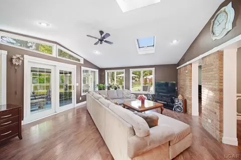 Living - 1241 E Oregon, Adrian, MI 49221 photo 5 of 6