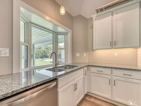 Kitchen - 4960 Evergreen, Monroe, MI 48161 photo 4 of 4