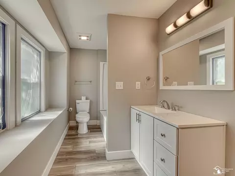 Bath - 4960 Evergreen, Monroe, MI 48161 photo 2 of 2
