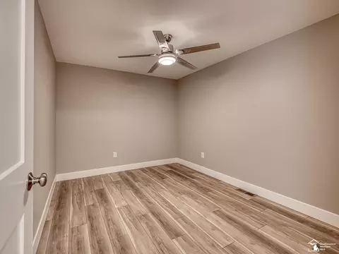 Bedroom - 4960 Evergreen, Monroe, MI 48161 photo 4 of 8