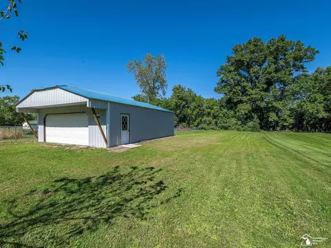 Exterior - 4960 Evergreen, Monroe, MI 48161 photo 5 of 7