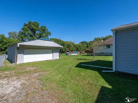 Exterior - 4960 Evergreen, Monroe, MI 48161 photo 4 of 7