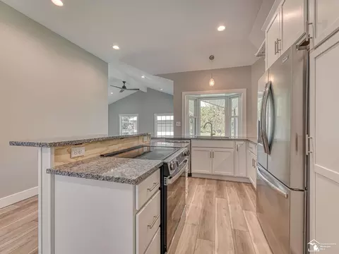 Kitchen - 4960 Evergreen, Monroe, MI 48161 photo 2 of 4