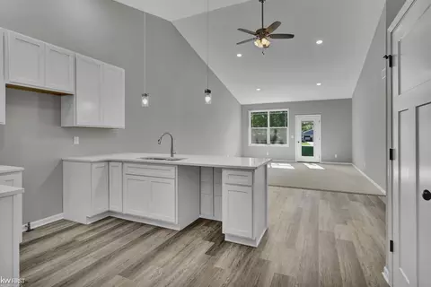 Entry Way - 11130 Brahms, Davison, MI 48423 photo 1 of 7