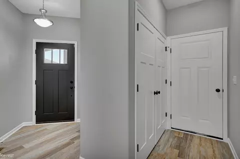 Entry Way - 11130 Brahms, Davison, MI 48423 photo 5 of 7
