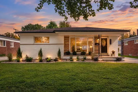 28806 Rockwood, Saint Clair Shores, MI 48081