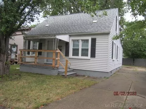 20601 Ridgemont, Harper Woods, MI 48225