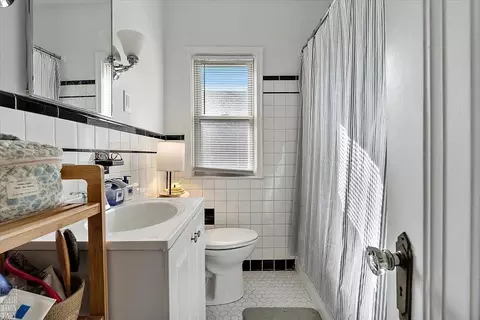 Bath - 752-754 Neff, Grosse Pointe, MI 48230 photo 2 of 2