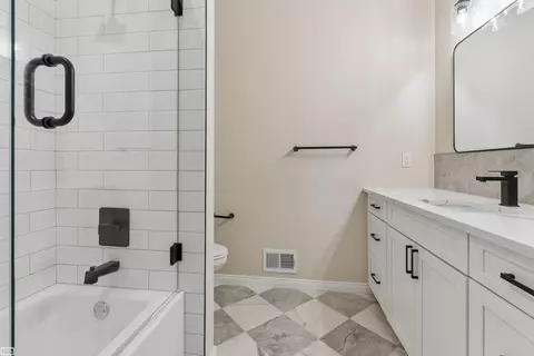 Bath - 39159 Chart, Harrison Township, MI 48045 photo 2 of 4