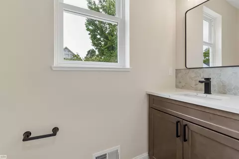Bath - 39159 Chart, Harrison Township, MI 48045 photo 4 of 4