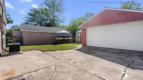 Exterior - 13637 Wright, Gibraltar, MI 48173 photo 2 of 5