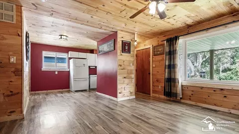 Entry Way - 13637 Wright, Gibraltar, MI 48173 photo 1 of 3