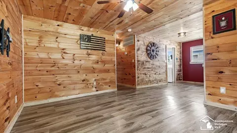 Entry Way - 13637 Wright, Gibraltar, MI 48173 photo 2 of 3