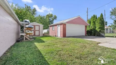 Exterior - 13637 Wright, Gibraltar, MI 48173 photo 3 of 5