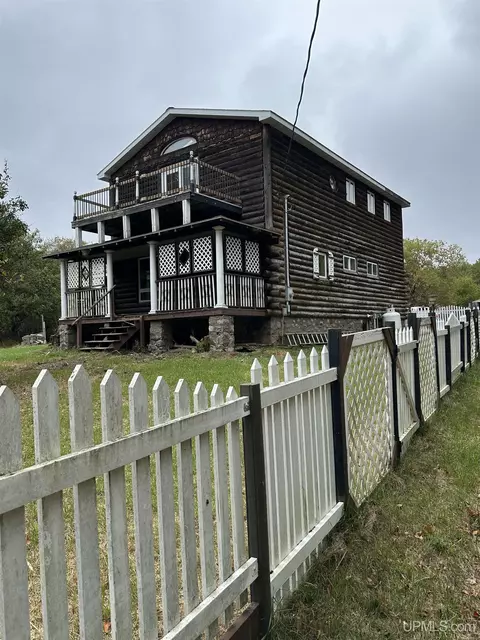 120 W Townhall, Iron River, MI 49935