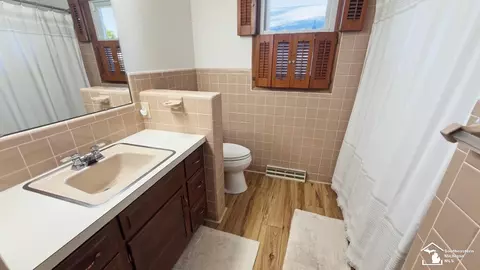Bath - 652 Godfroy, Monroe, MI 48162 photo 2 of 3