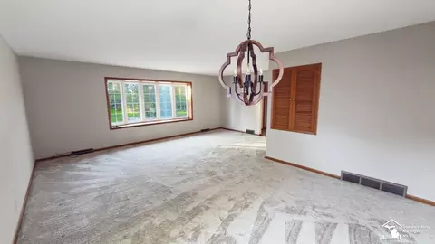 Living - 652 Godfroy, Monroe, MI 48162 photo 3 of 4