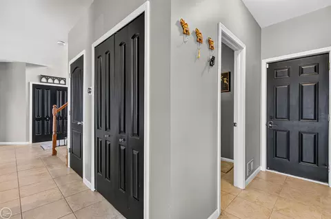 Entry Way - 47376 Hidden Mdws, Macomb, MI 48044 photo 4 of 5
