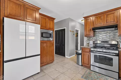 Kitchen - 47376 Hidden Mdws, Macomb, MI 48044 photo 3 of 4