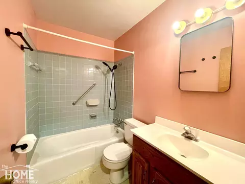 Bath - 918 Dingwall, Owosso, MI 48867 photo 4 of 4