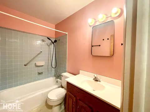 Bath - 918 Dingwall, Owosso, MI 48867 photo 3 of 4