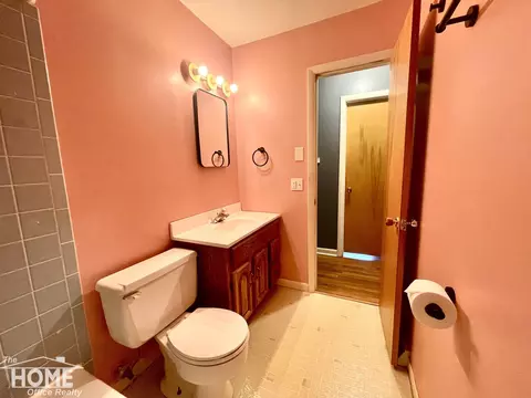 Bath - 918 Dingwall, Owosso, MI 48867 photo 2 of 4