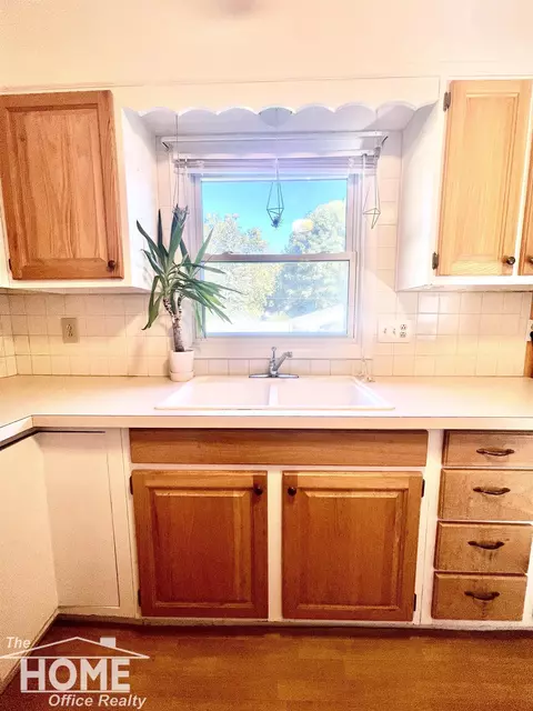 Kitchen - 918 Dingwall, Owosso, MI 48867 photo 3 of 5