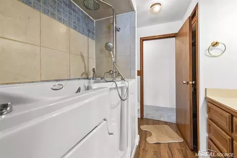 Bath - 69455 Hicks, Armada, MI 48005 photo 2 of 2