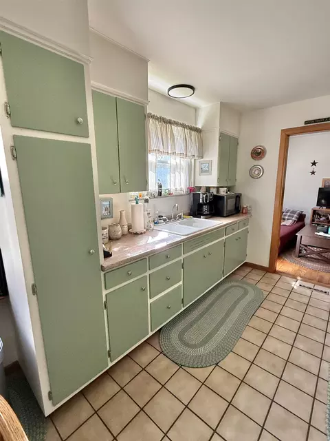 Kitchen - 2 Brady, Bay City, MI 48708 photo 3 of 4