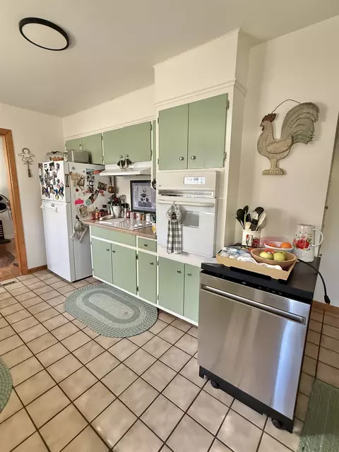 Kitchen - 2 Brady, Bay City, MI 48708 photo 2 of 4