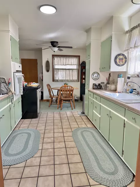 Kitchen - 2 Brady, Bay City, MI 48708 photo 1 of 4