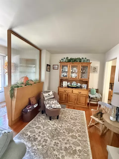 Entry Way - 2 Brady, Bay City, MI 48708 photo 1 of 4