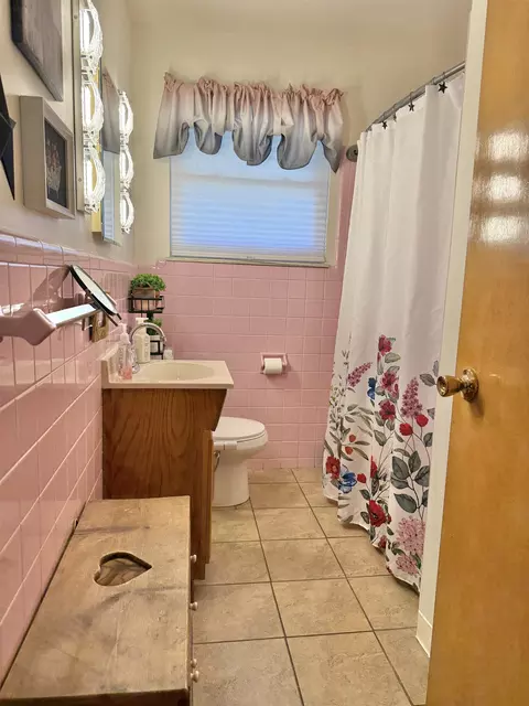 Bath - 2 Brady, Bay City, MI 48708 photo 1 of 2