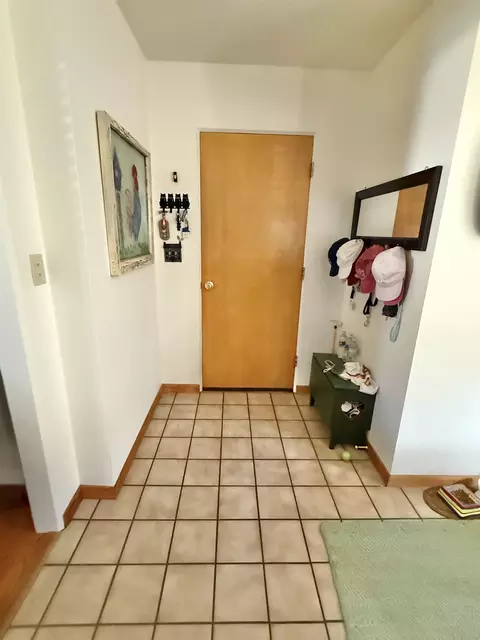 Entry Way - 2 Brady, Bay City, MI 48708 photo 3 of 4