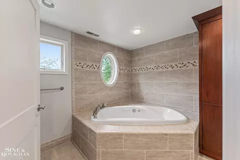Bath - 376 Chalfonte, Grosse Pointe Farms, MI 48236 photo 4 of 6
