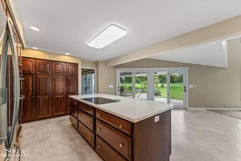 Kitchen - 376 Chalfonte, Grosse Pointe Farms, MI 48236 photo 3 of 4