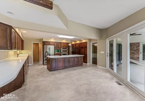 Kitchen - 376 Chalfonte, Grosse Pointe Farms, MI 48236 photo 2 of 4