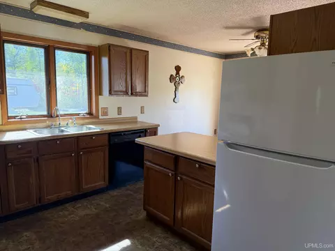 Kitchen - 608 Neidhold, Wakefield, MI 49968 photo 3 of 4