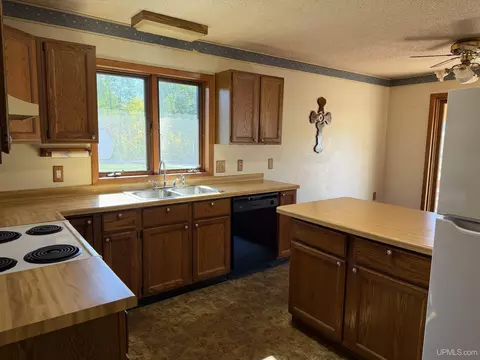 Kitchen - 608 Neidhold, Wakefield, MI 49968 photo 2 of 4