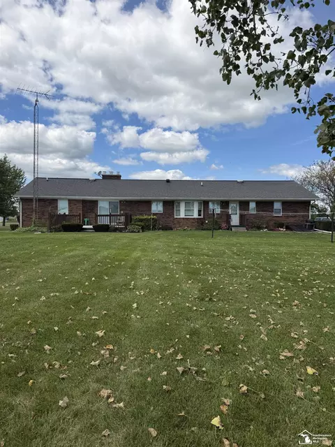 1011 Strasburg, Monroe, MI 48161 photo 2