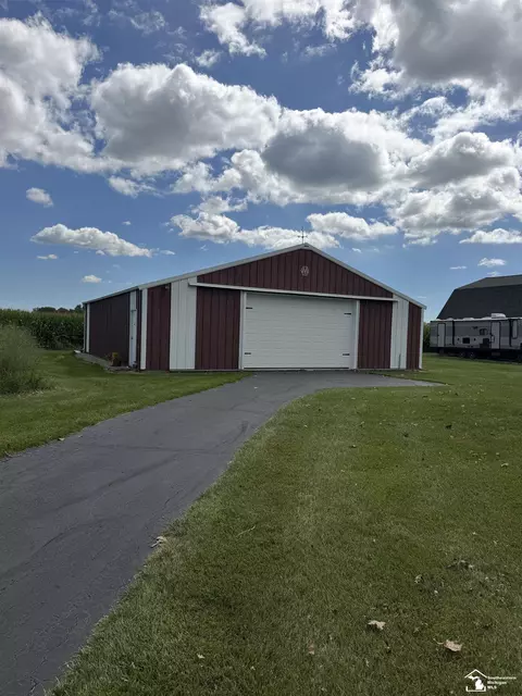 1011 Strasburg, Monroe, MI 48161 photo 3