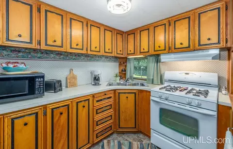 Kitchen - 3691 K, Bark River, MI 49807 photo 1 of 2